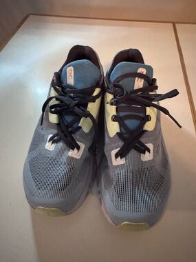 ON Running Dark Gray Sneakers with Blue Trim